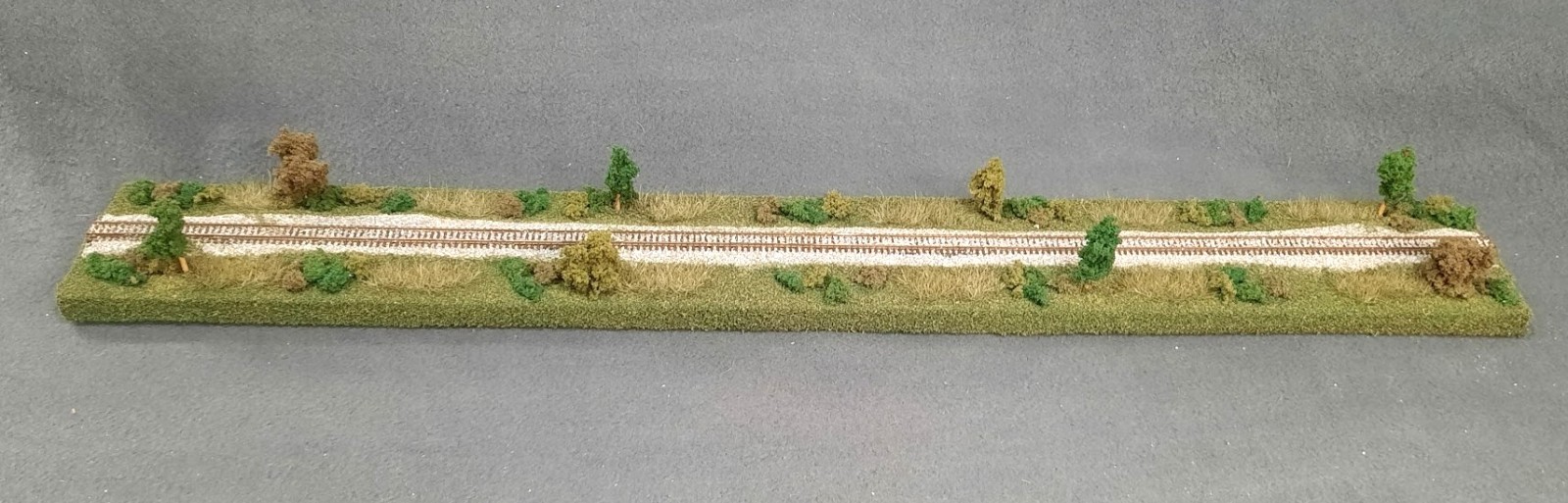 Z SCALE 24″ DISPLAY DIORAMA – “SUMMER SCENE” FOR ANY Z TRAIN
