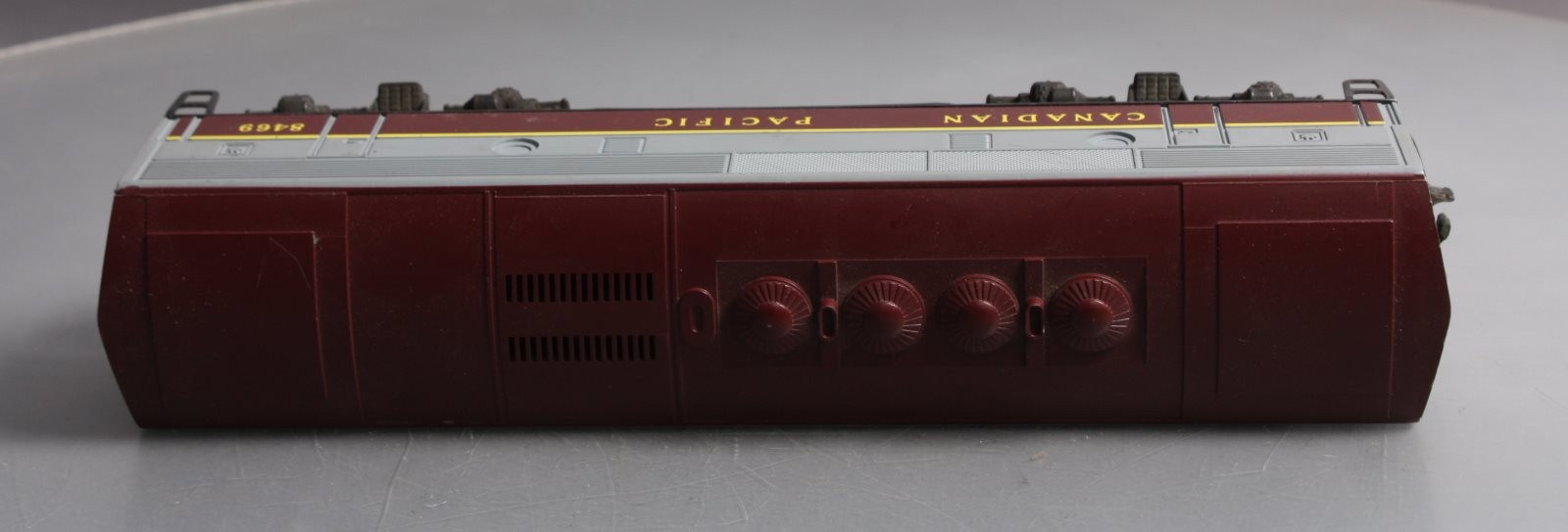 Lionel 6-8469 O Gauge Canadian Pacific F3 B-Unit Non-Powered Diesel Locomotive