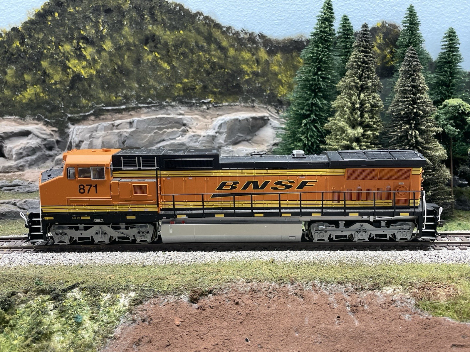 BNSF “H3 repaint” – HO Dash 8-40CW LOCOMOTIVE Atlas Master With DCC And Sound