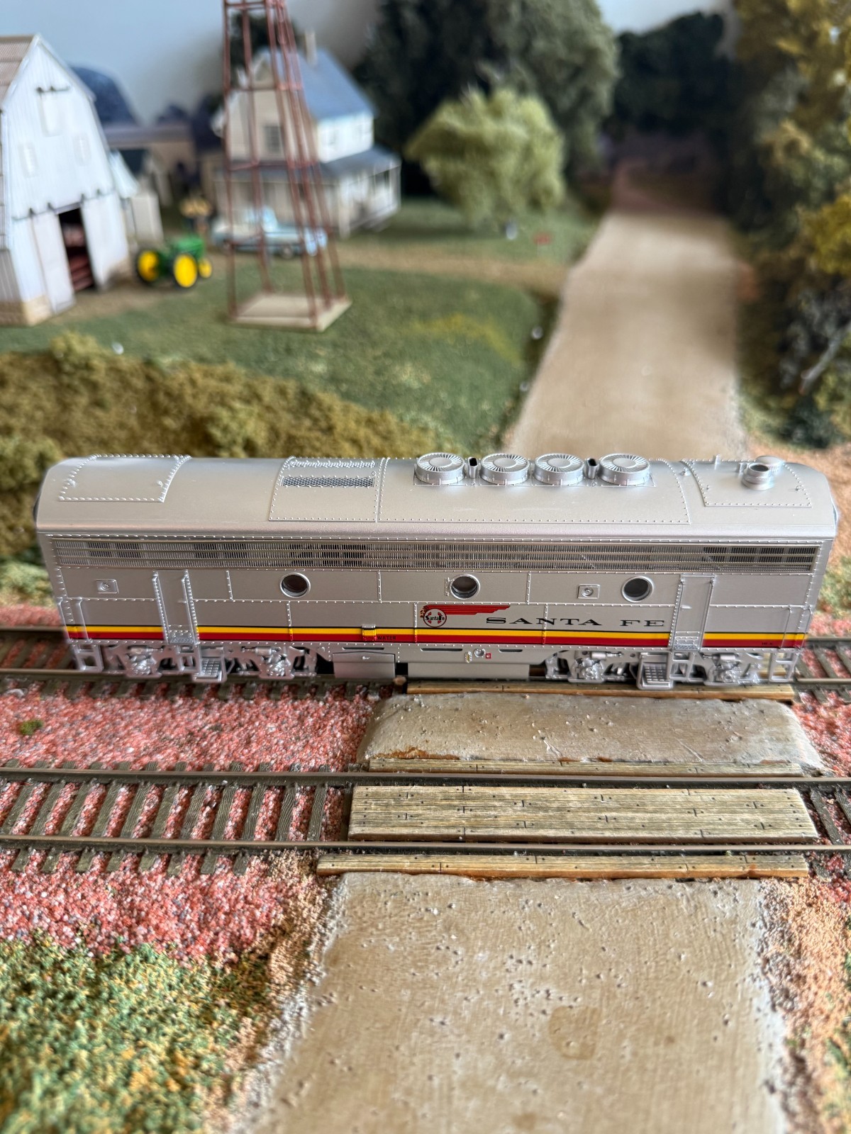 HO Walthers Proto 2000 Modernized F3B Santa Fe #16-A. Factory DCC/Sound. NIB