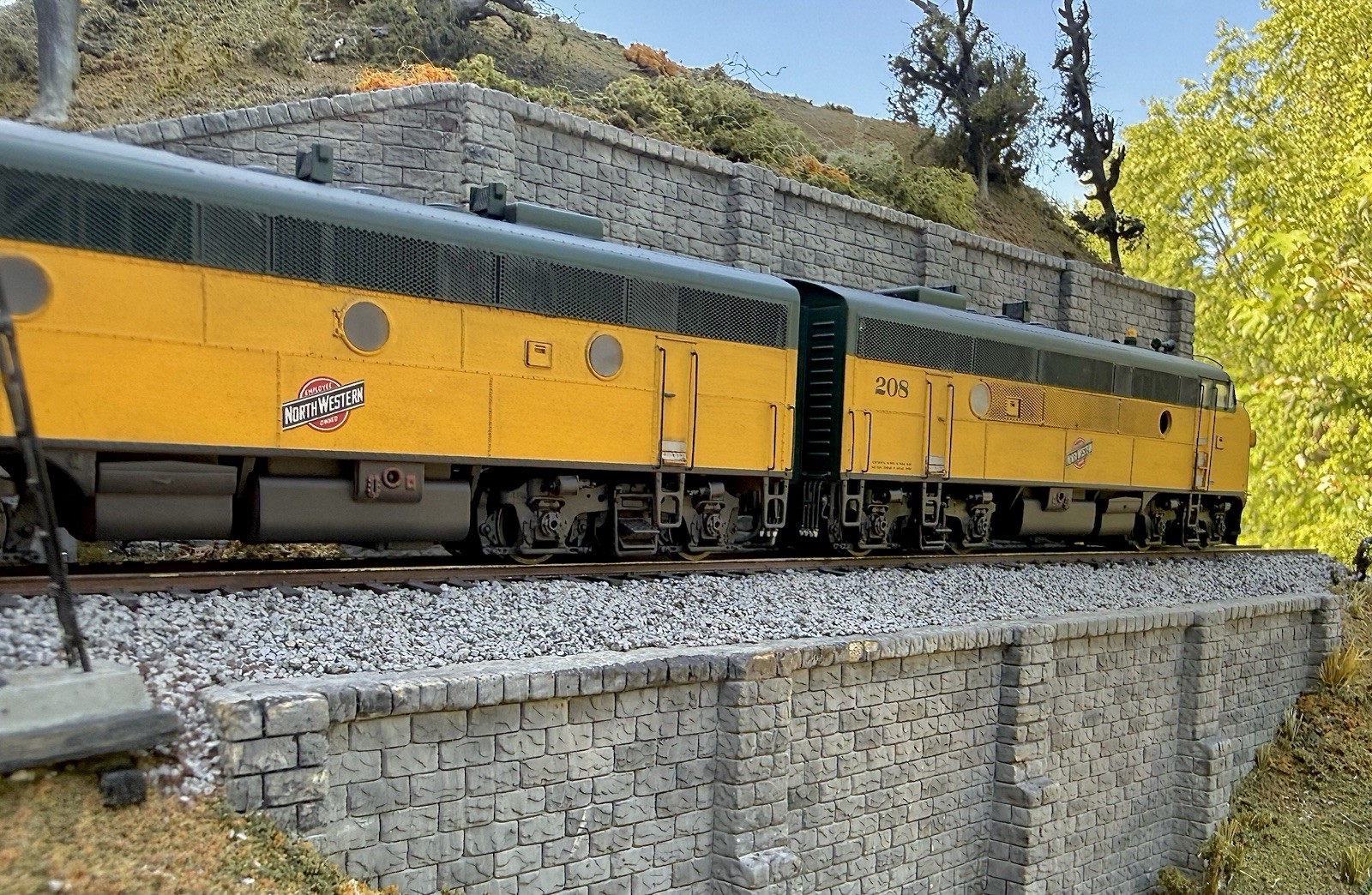 HO Scale Athearn Genesis F-3A #208 & F-3B #306 CNW Sound/DCC /LNIB/weathered