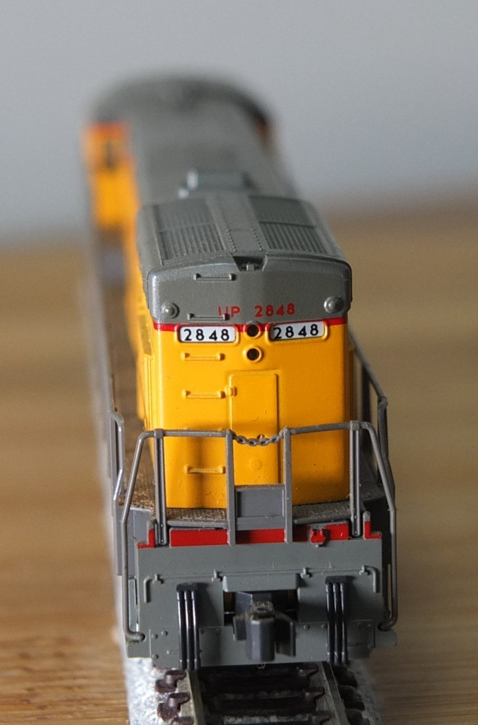 Kato 176-0933 N Gauge GE U30C diesel loco in Union Pacific livery