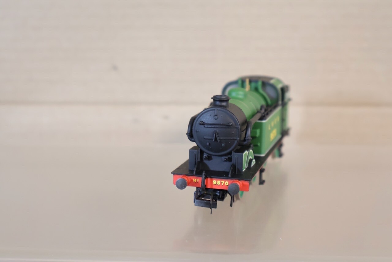 AIRFIX KIT BUILT RE PAINTED LNER 0-6-2 CLASS N2 TANK LOCOMOTIVE 9570 om