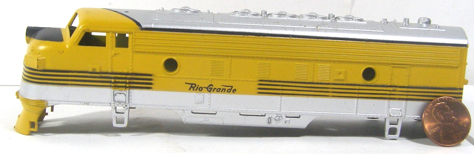 Athearn F7A Rio Grande Model RR Diesel Engine Shell Yellow/Silver TZ6