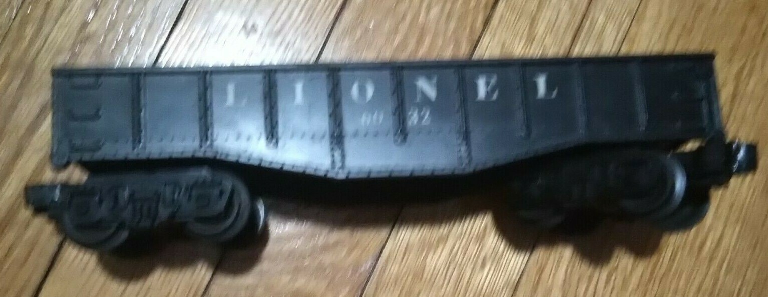 Lionel #2026 Locomotive with Tender 1940s UNTESTED + other cars (2nd set)
