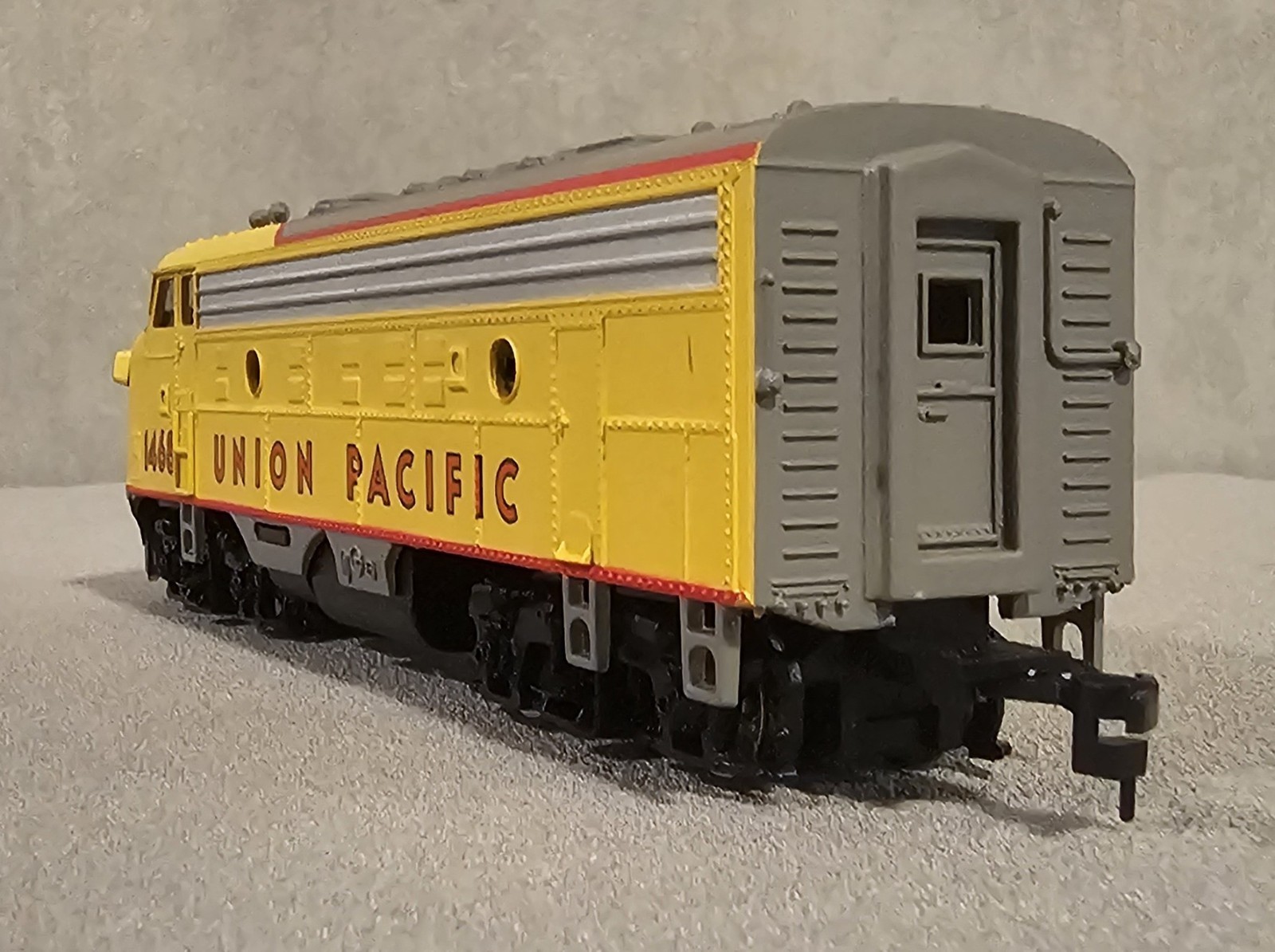 Bachmann HO Scale Union Pacific F9 EMD Diesel Locomotive 61501 1468