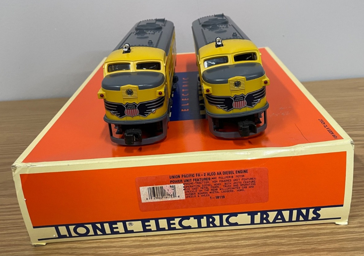 Lionel #18119 Union Pacific Alco AA Diesel Engine Locomotive Train O Gauge Pair