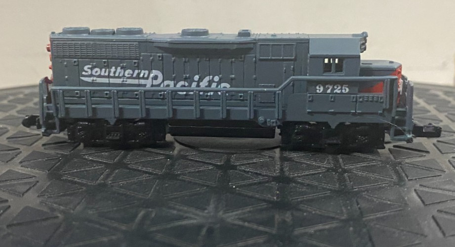 N Scale Dummy Locomotive Southern Pacific 9725