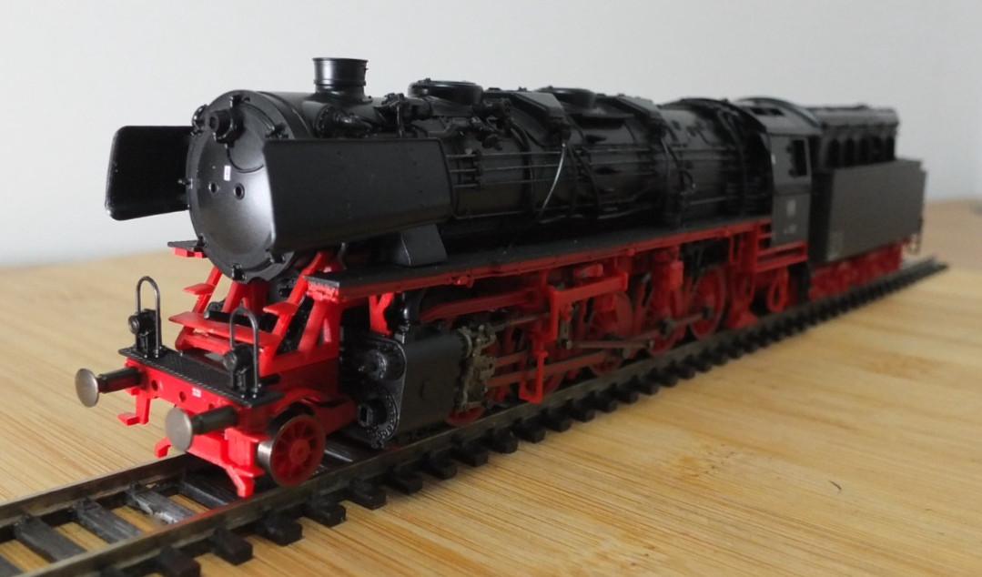 Roco 43260 HO gauge DB BR 44 oil fired Steam locomotive in black livery