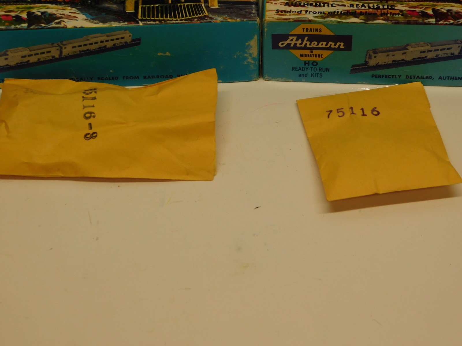 Athearn HO Blue Box Southern Pacific F7 A-B-A Diesel Set-1 Powered #6352/2 Dummy