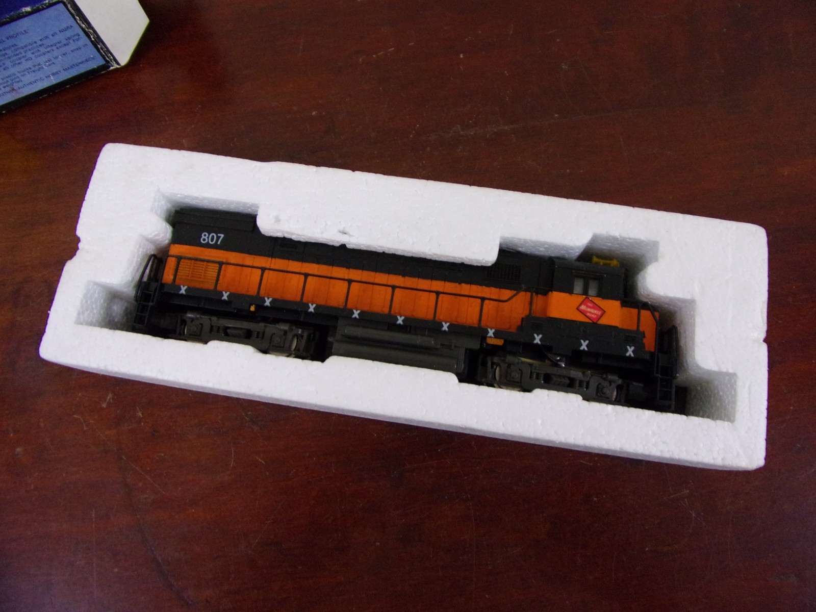 AHM Alco Century 424 Milwaukee Road HO Scale Locomotive