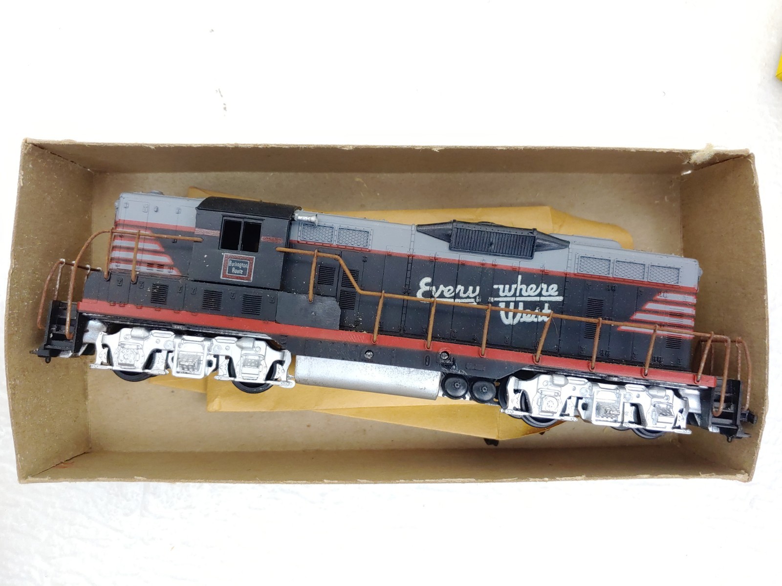 2 Rare Athearn HO Yellow Box 1955 GP-9 CB&Q AA Diesel Locomotive Engine No run
