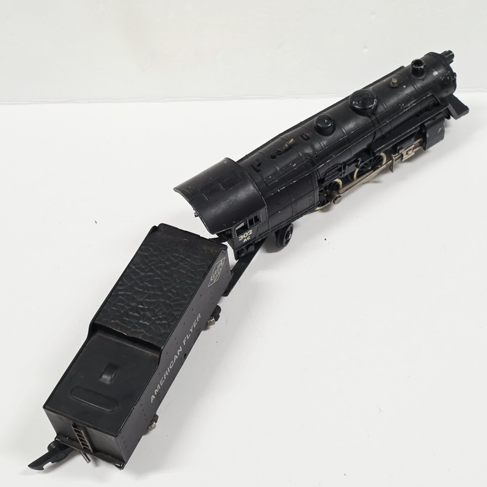 AMERICAN FLYER 302 S-GAUGE STEAM LOCOMOTIVE READING LINES