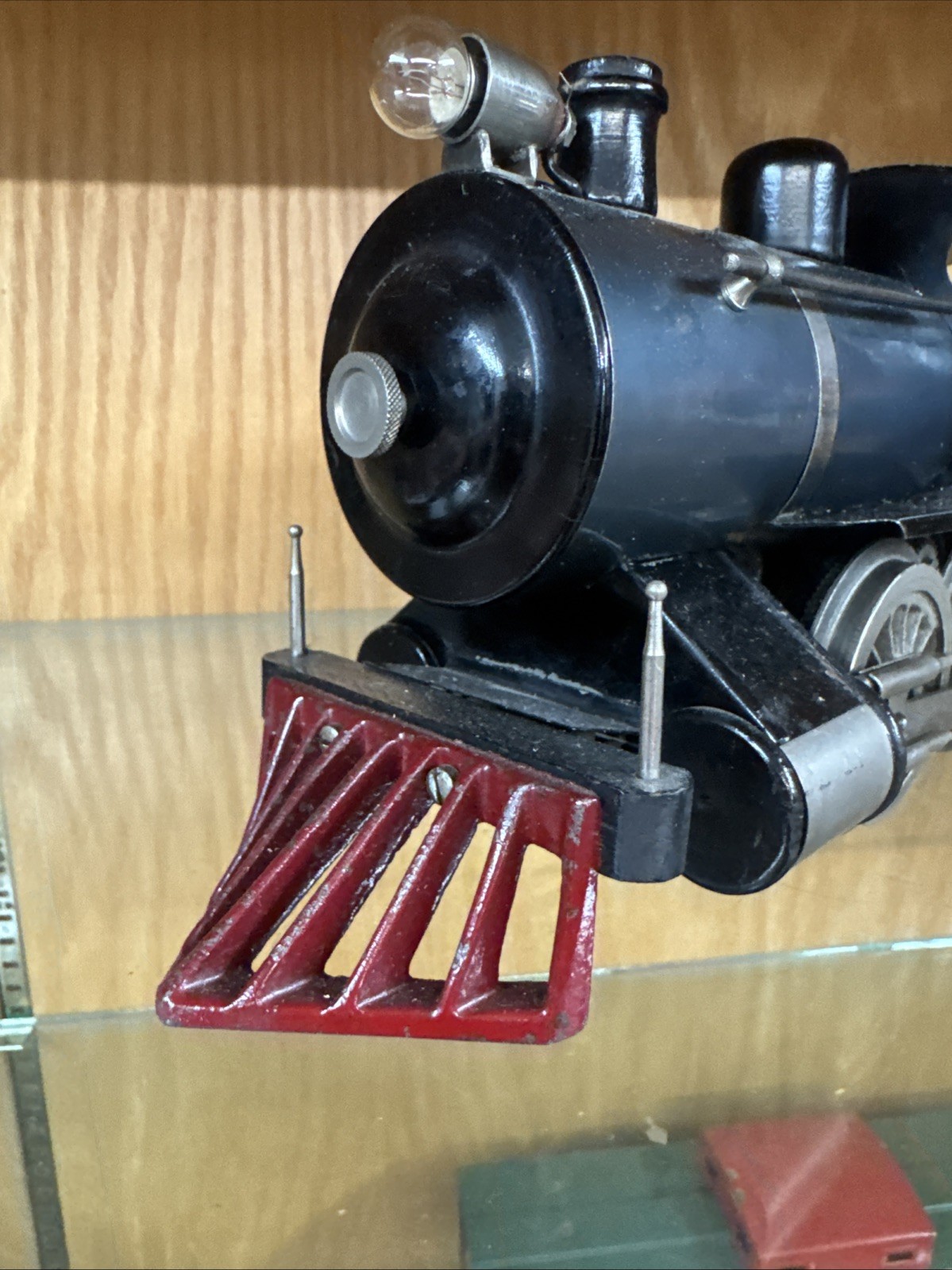 Lionel Mfg #5 Thick Rim With Pedestal Headlight