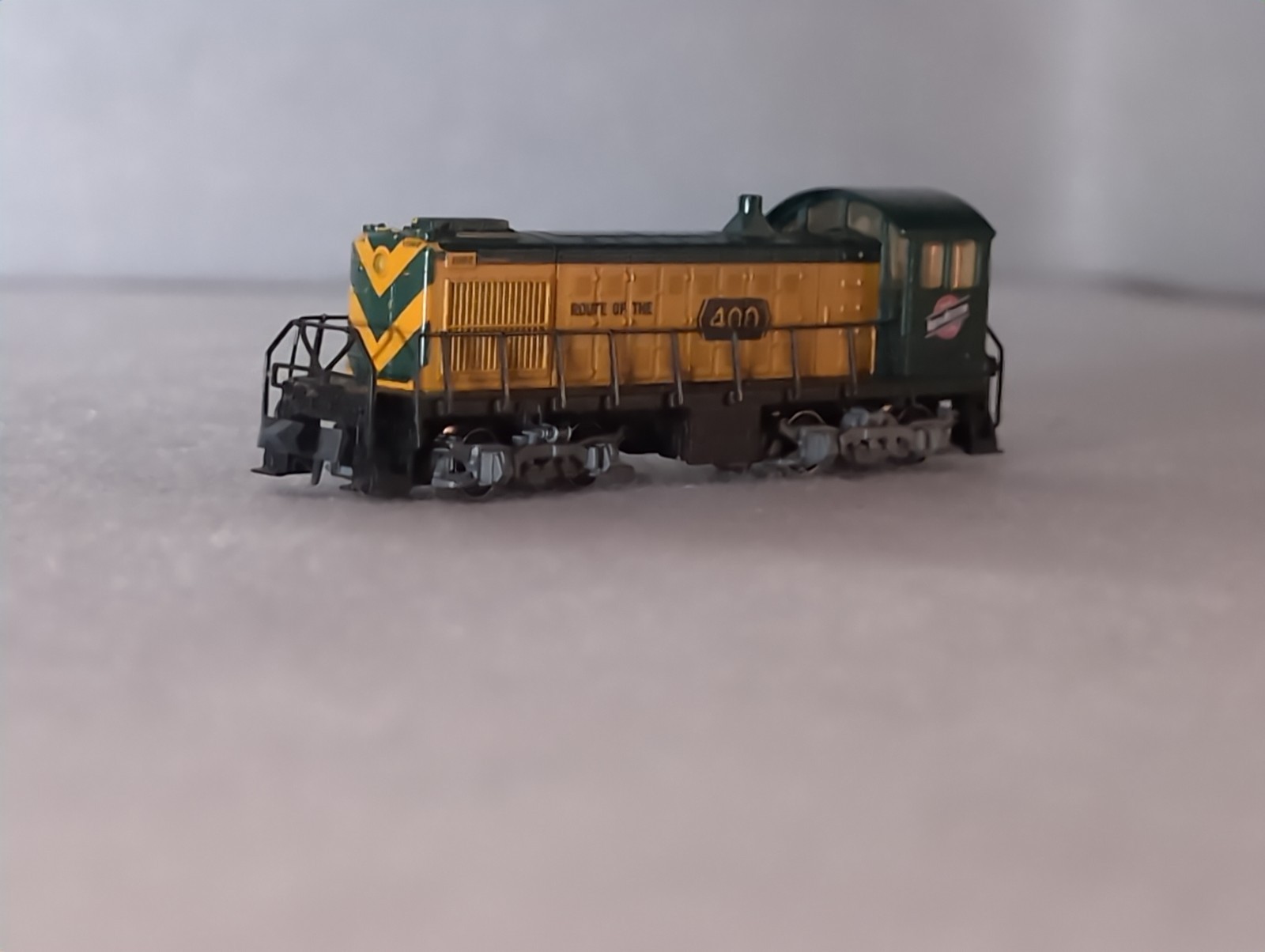 Arnold N Scale Burlington Route “Route of the 400” Switcher #1002 West Germany