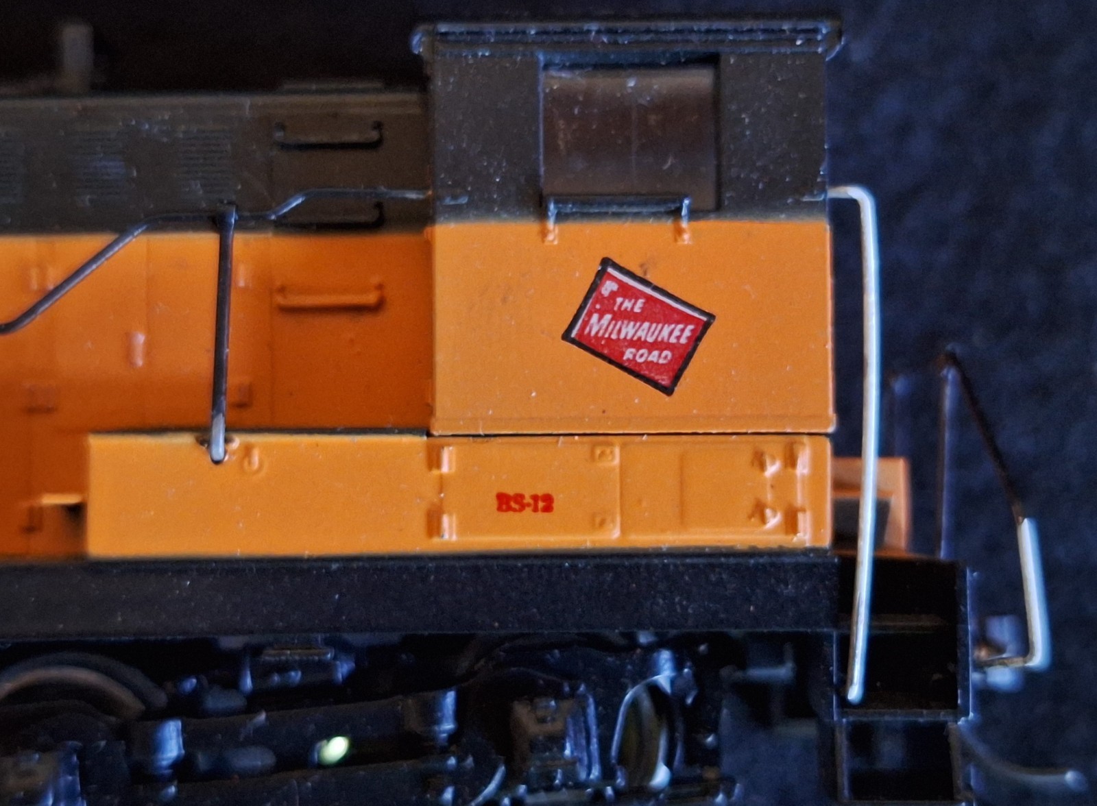 HO Scale Milwaukee Road 912 Diesel Locomotive, Black and Orange Livery, Nice!