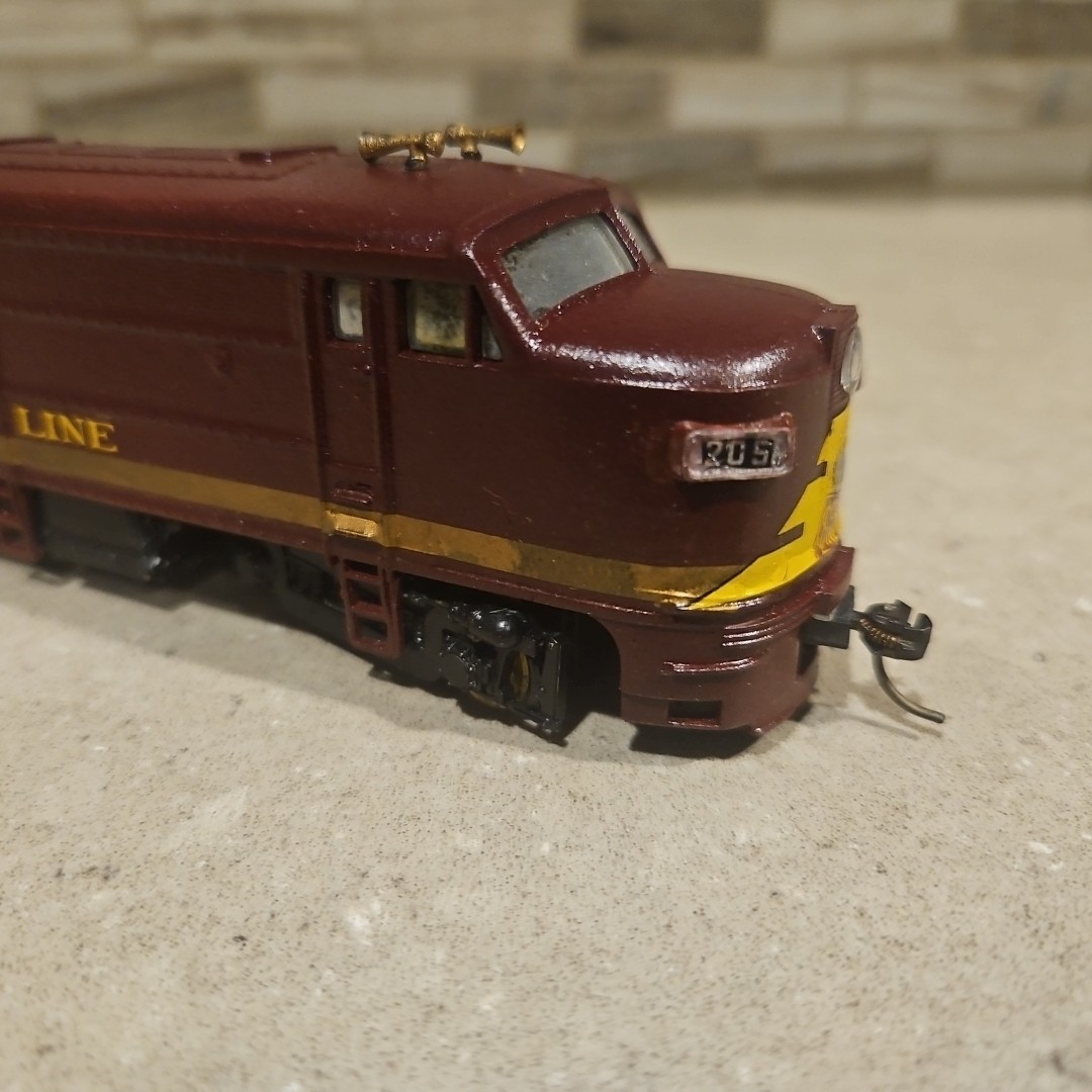 Train Miniature TM HO Custom Paint Soo Line Powered Alco FA-1 Locomotive (READ)