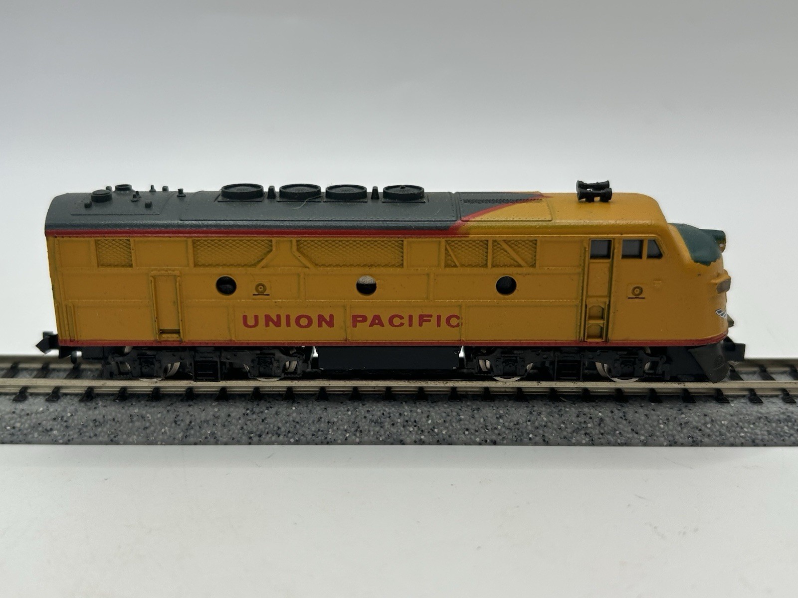 N Fleischmann Union Pacific F9A Diesel Locomotive (TESTED)