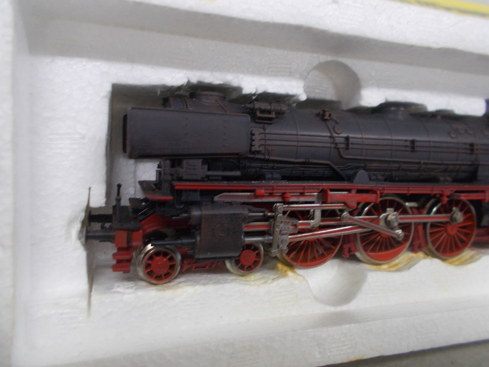 FLEISCHMANN ~ 4-6-2 LOCOMOTIVE # 01 220 & POWERED TENDER ~HO SCALE