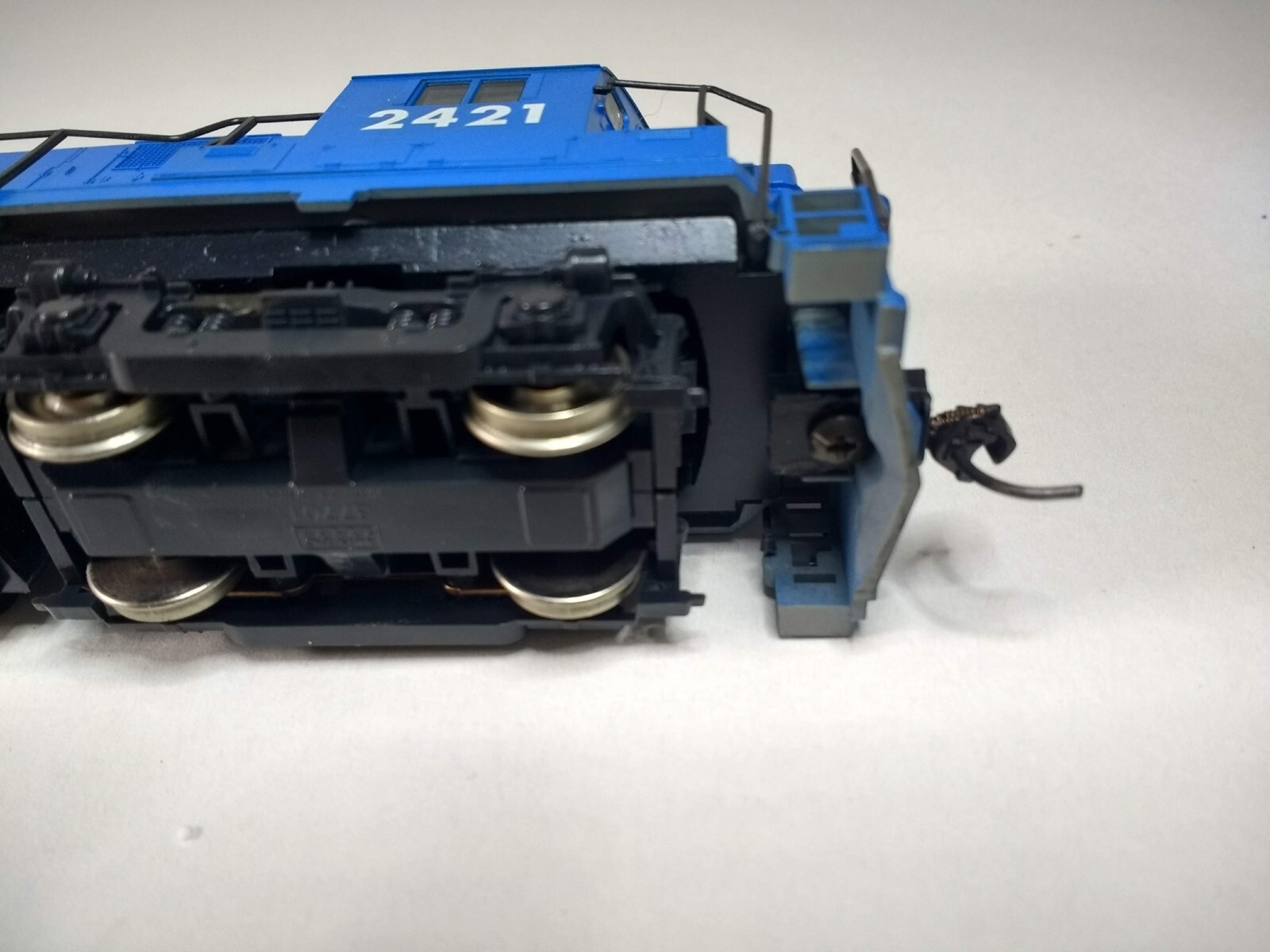 Kato / Atlas 8037 ALCO C-425 Conrail #2421 HO Scale DC – Kadee Knuckle Couplers