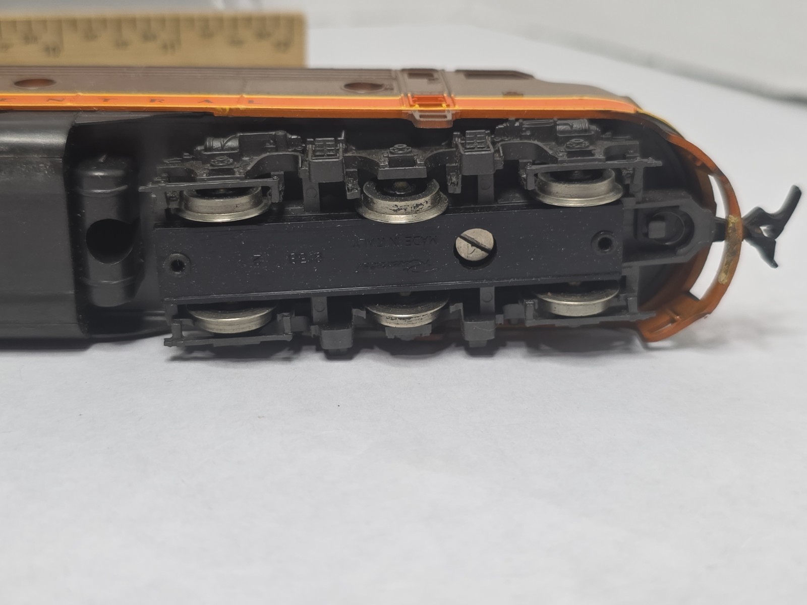 As Is Rivarossi Illinois Central Dummy GM E8 Diesel Loco Observation Car Read De