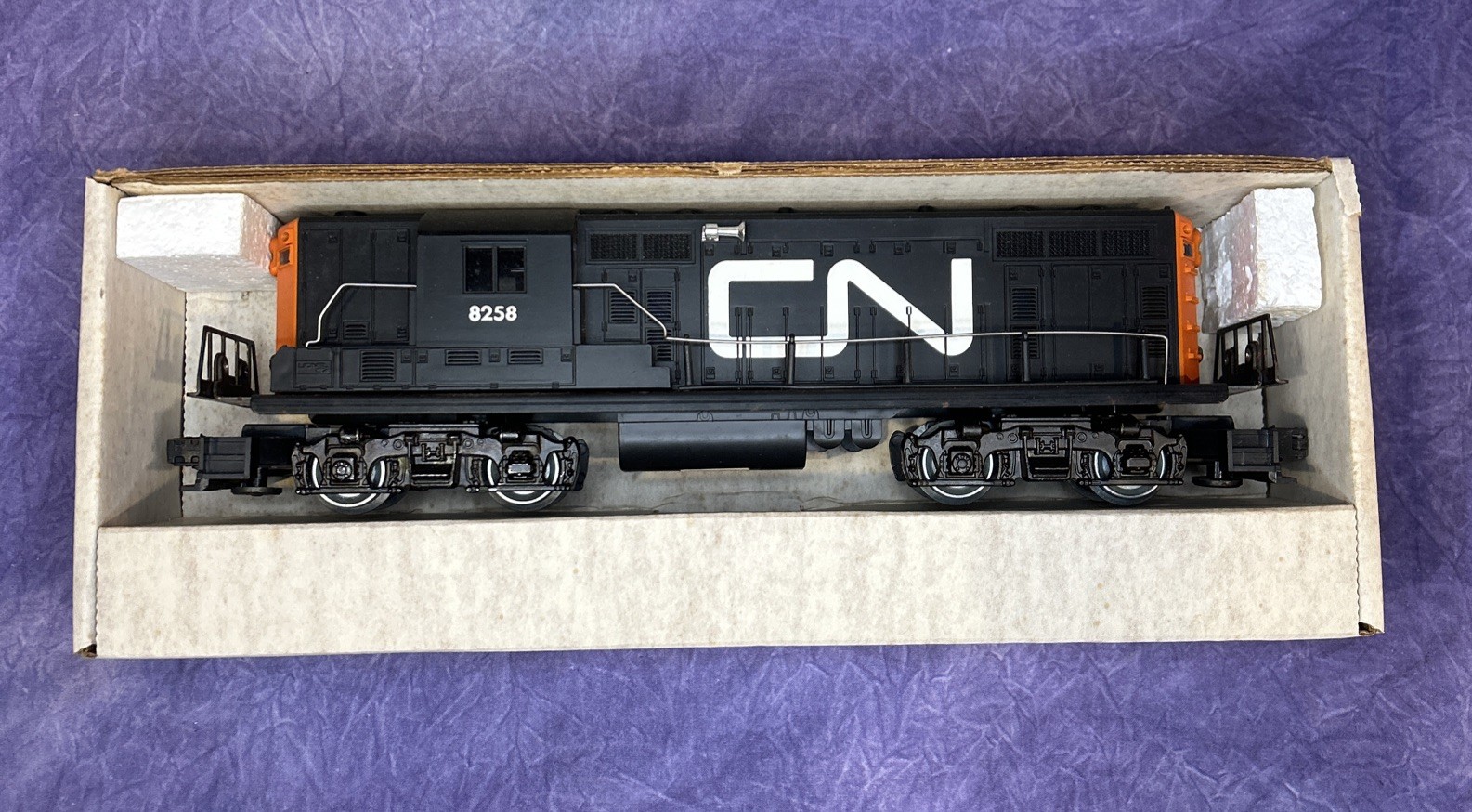 Lionel 6-8258 O Gauge Canadian National GP-7 Non-Powered Diesel Locomotive