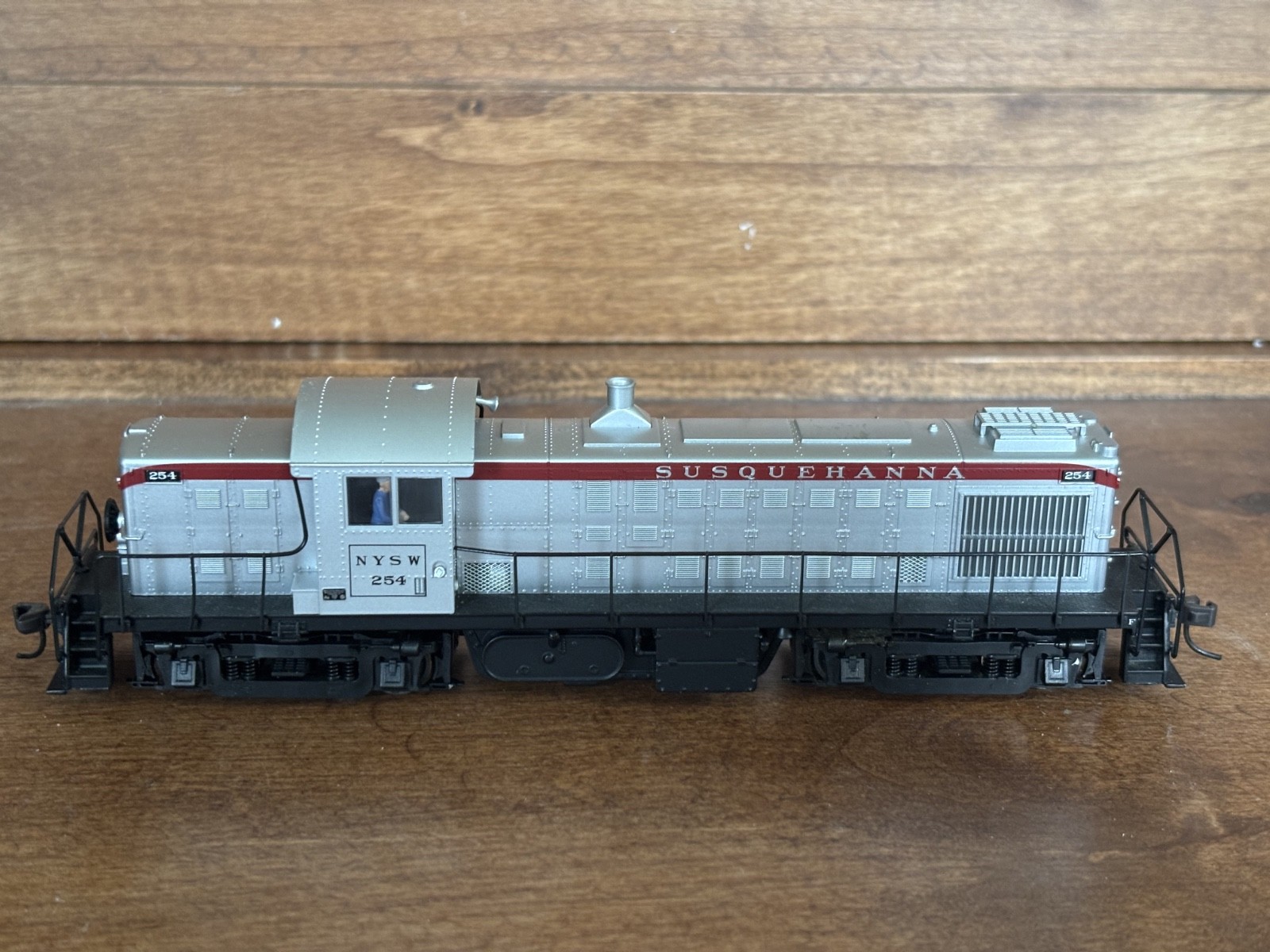 Atlas Classics HO Susquehanna Alco RS-1 Locomotive #254 Runs Well