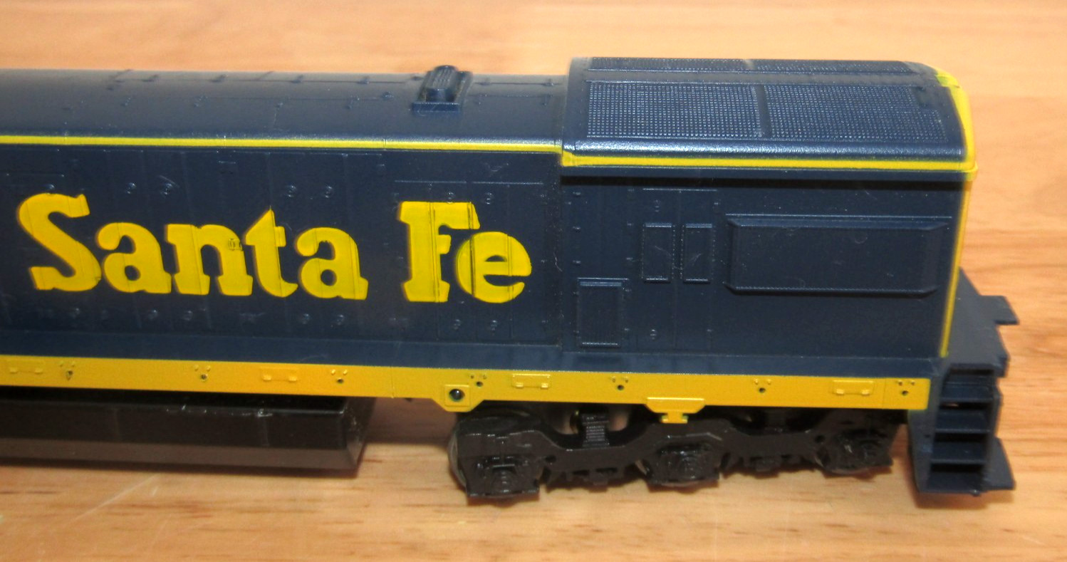 Athearn HO 3501 Santa Fe U33-C Powered Locomotive 8517