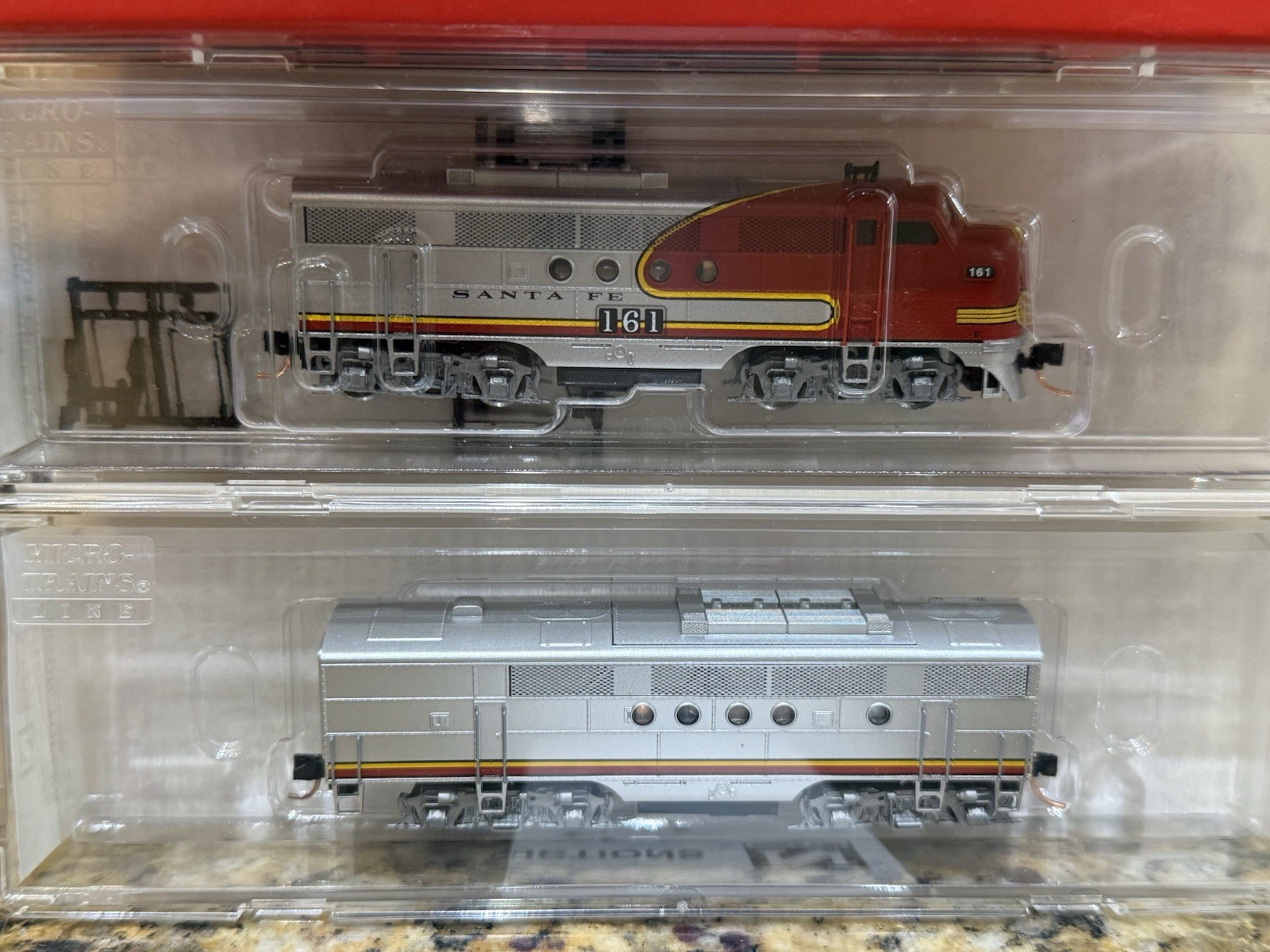 Micro-Trains Line 992 00 102 Powered EMD FT A-B Unit Locomot Santa Fe AT&SF #161