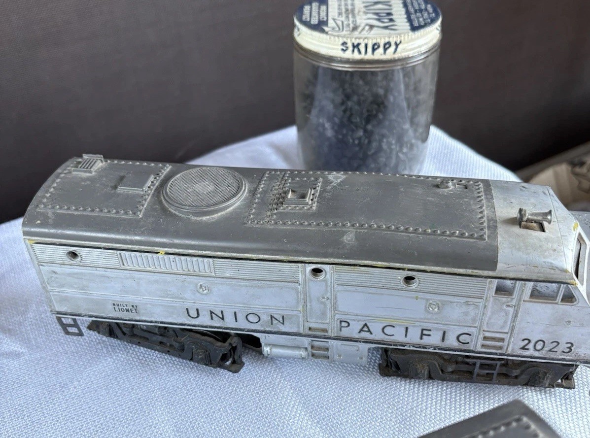 Lionel Postwar 2023 Union Pacific Diesel Locomotive Set Plus Others LOT # 2 ASIS