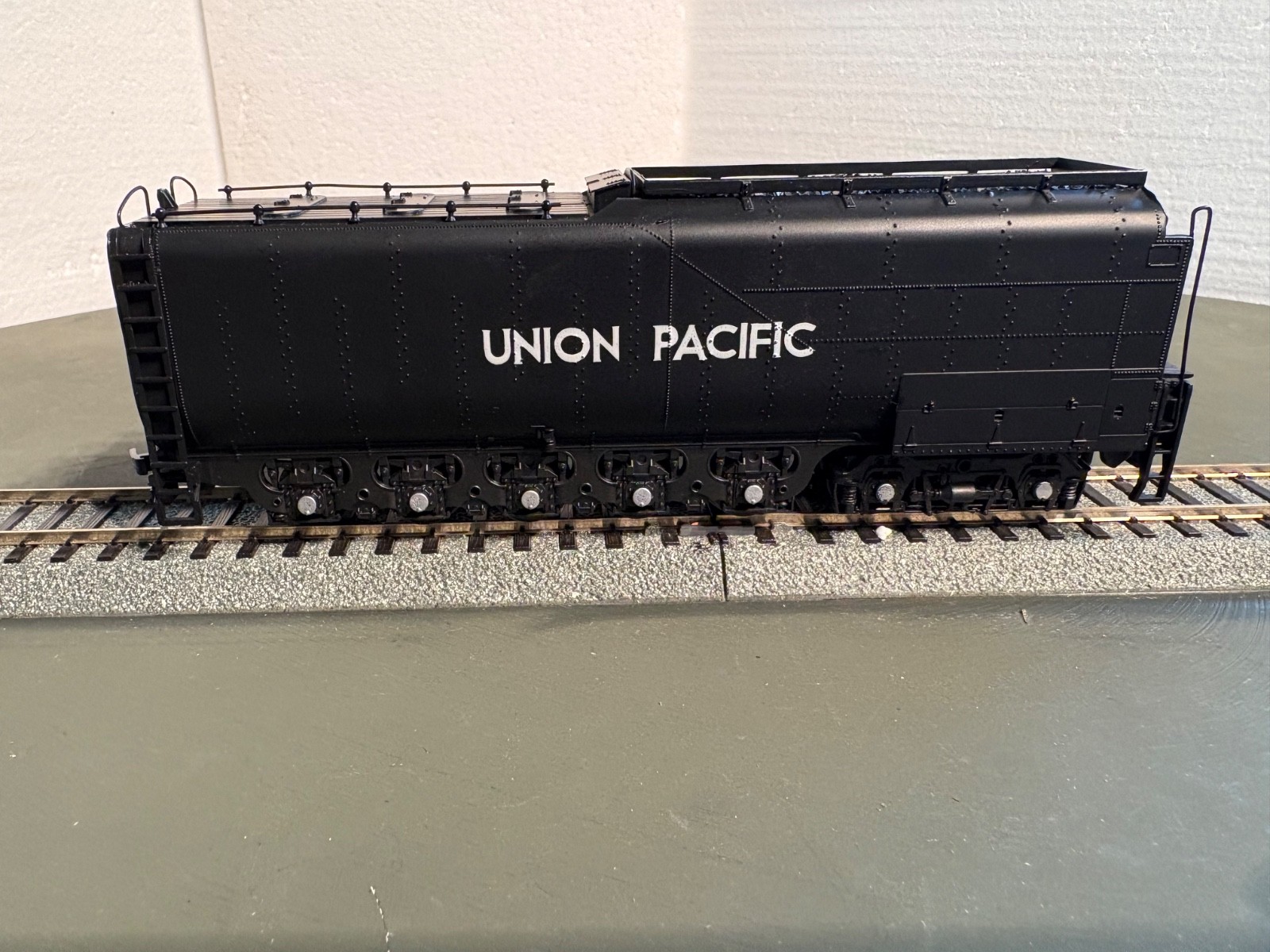 TESTED Rivaossi 4-6-6-4 Union Pacific Challenger #3983 & Tender (26-743)