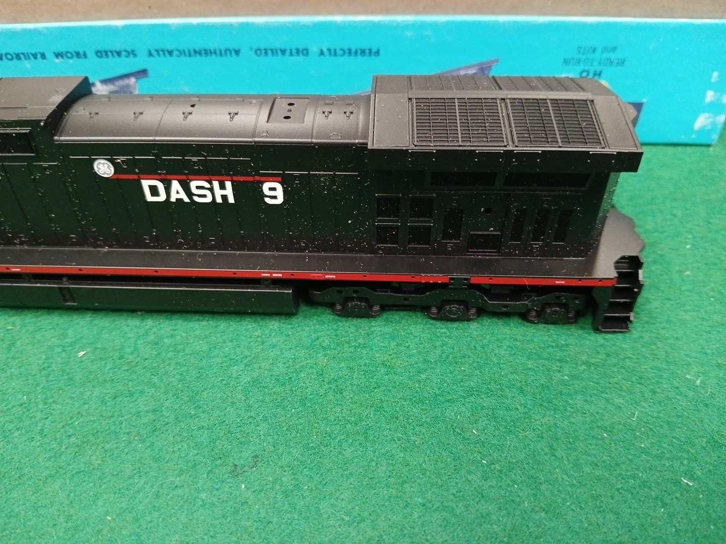 Athearn HO GE Dash 9 C44-9W GE Demo #8601 Diesel Locomotive DC Analog 4901 NEW
