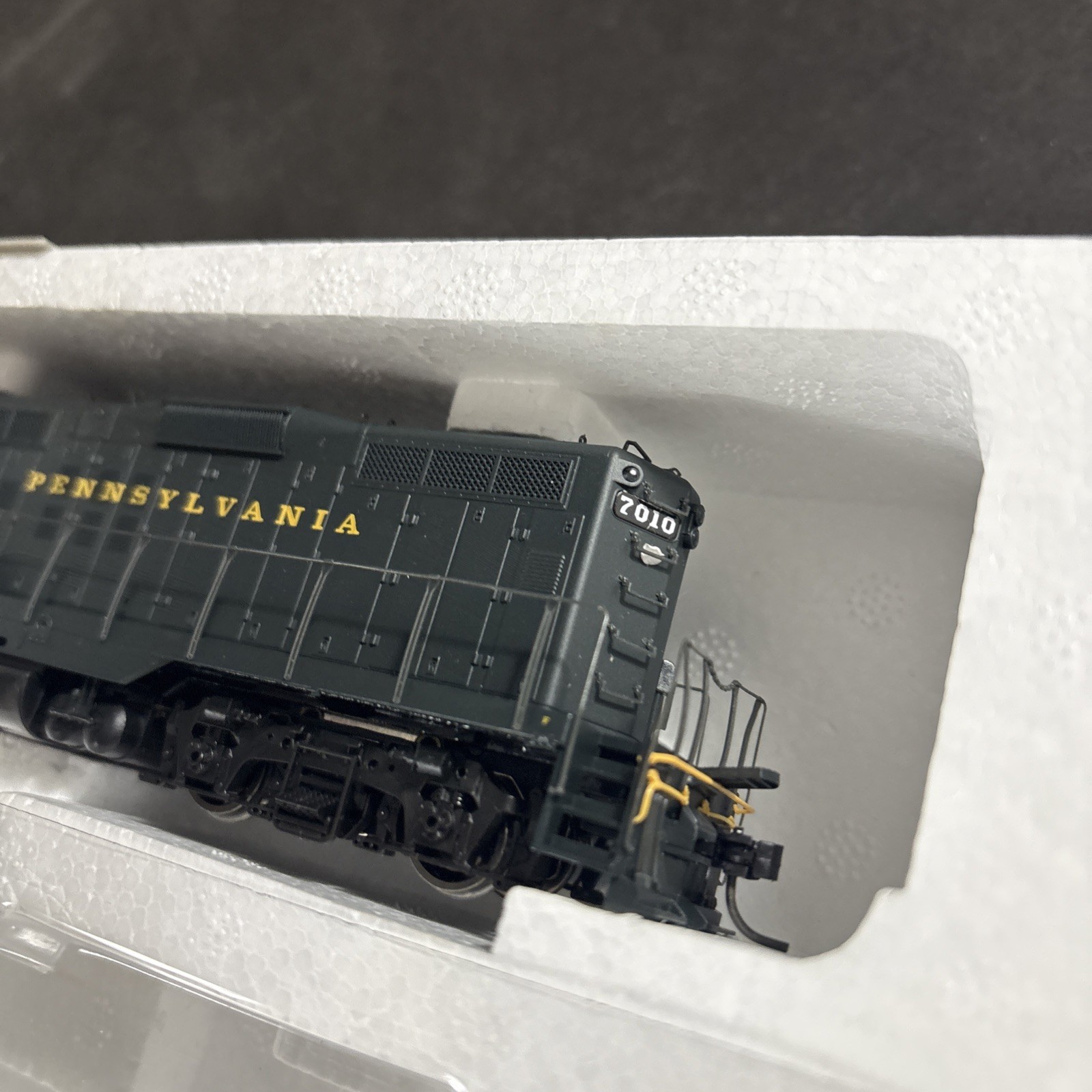 PROTO 2000 HO SCALE LOCOMOTIVE GP9 II ASSEMBLED WORKING 23709 7010 PRR PENN RAIL
