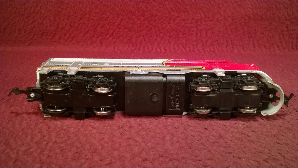 HO BACHMANN #307 SANTA FE WARBONET RMD F9 DIESEL LOCOMOTIVE – VG IN ORIG BOX