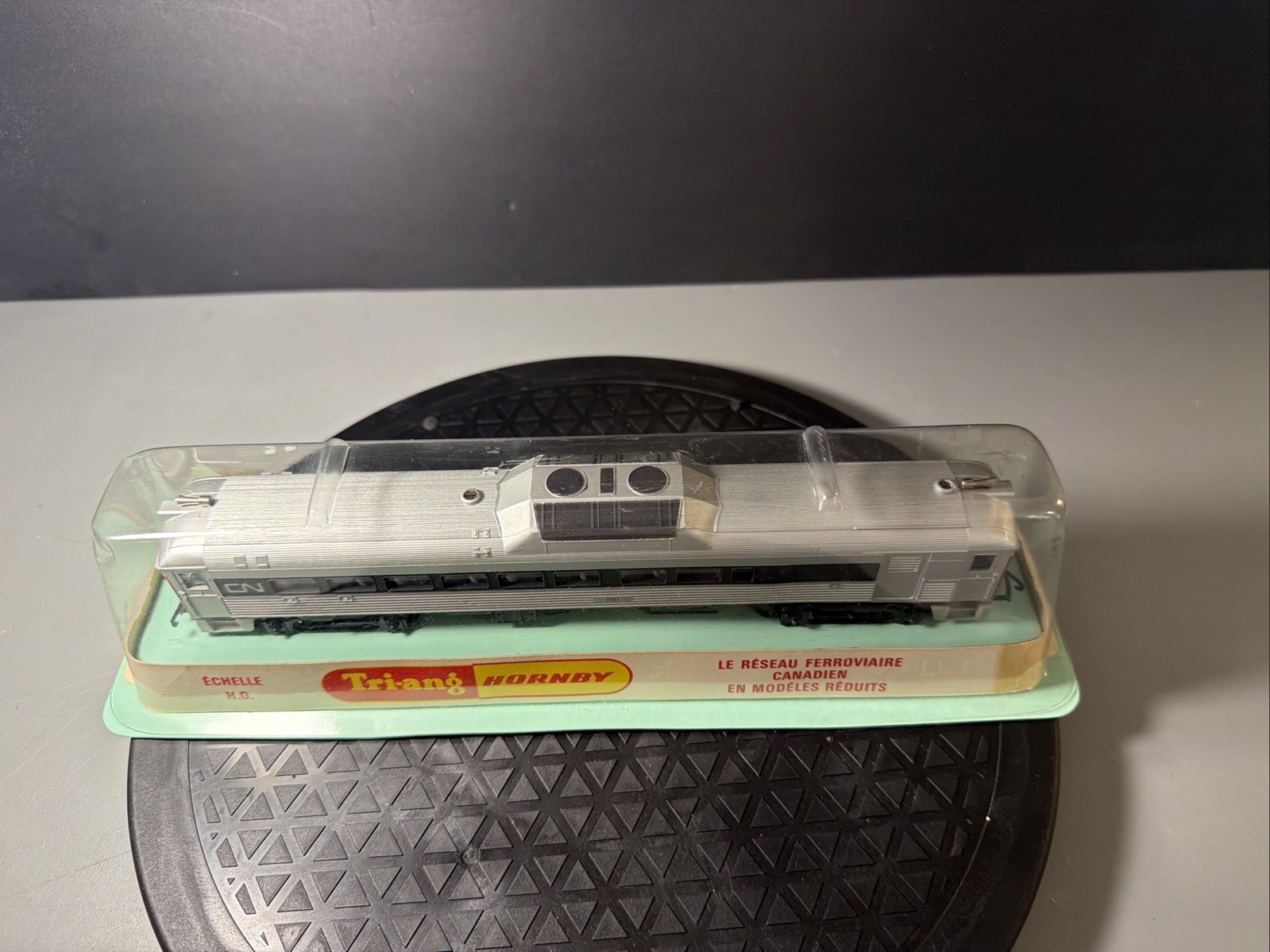 TRIANG HORNBY R3521 SILVER BLACK CANADIAN NATIONAL BUDD RAILCAR 101 UNUSED F.4