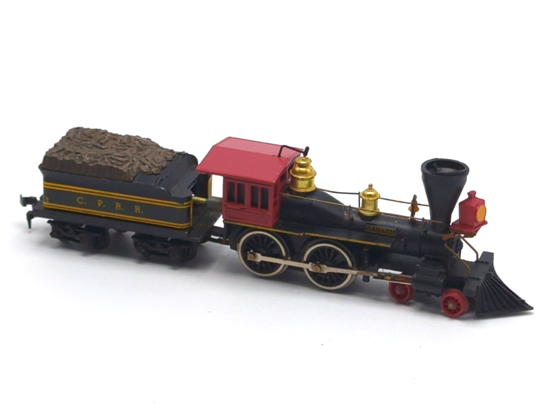 Mantua General 3960 Locomotive with Tender 3240 HO Scale Model Train Untested