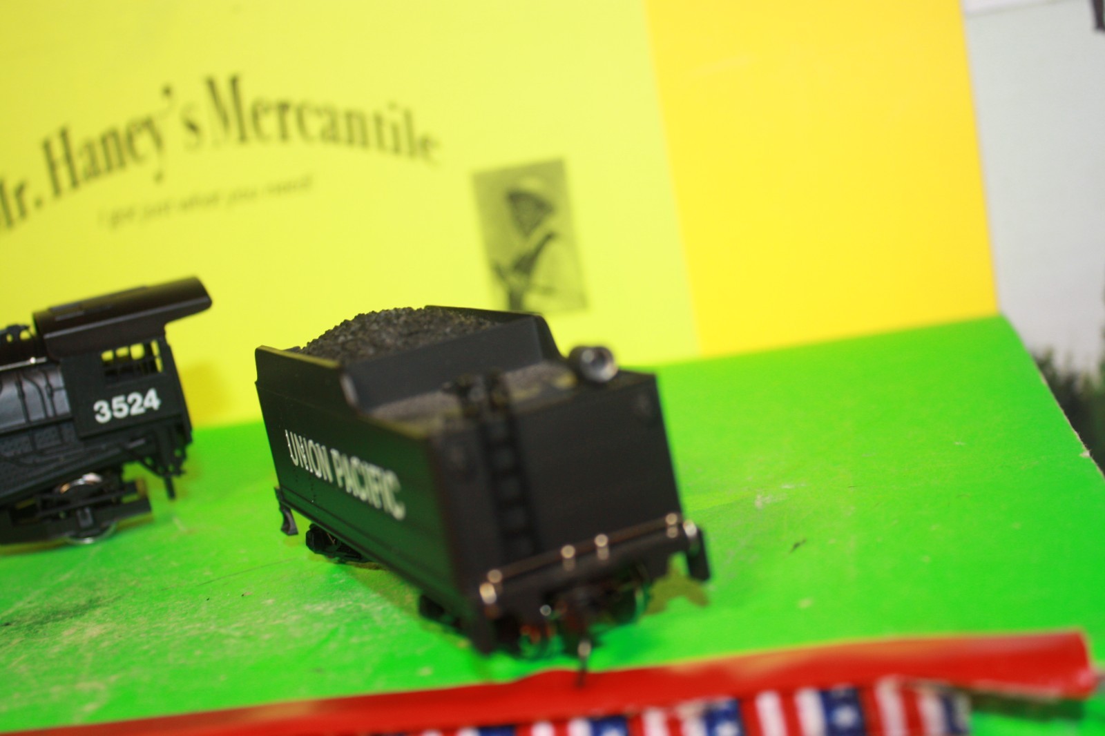 NIB * HO Union Pacific 4-6-2 Meheno Locomotive and Tender