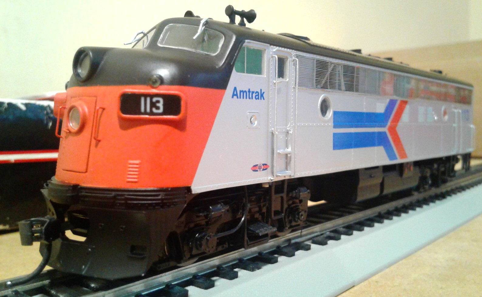HO SCALE INTERMOUNTAIN FP7 AMTRAK #113 DCC & SOUND 49928S-03 NOT RUNNING