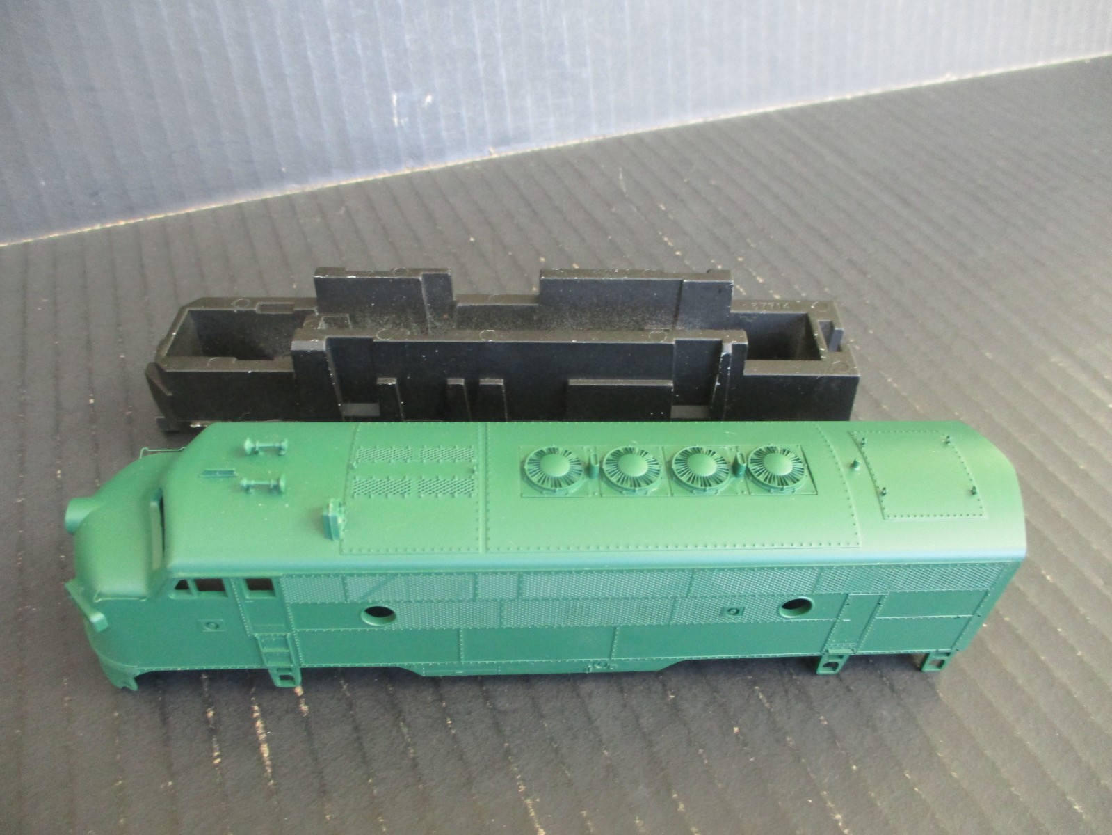 Stewart Undecorated F3A Phase II Body Chassis Frame Painted HO Scale No Drive