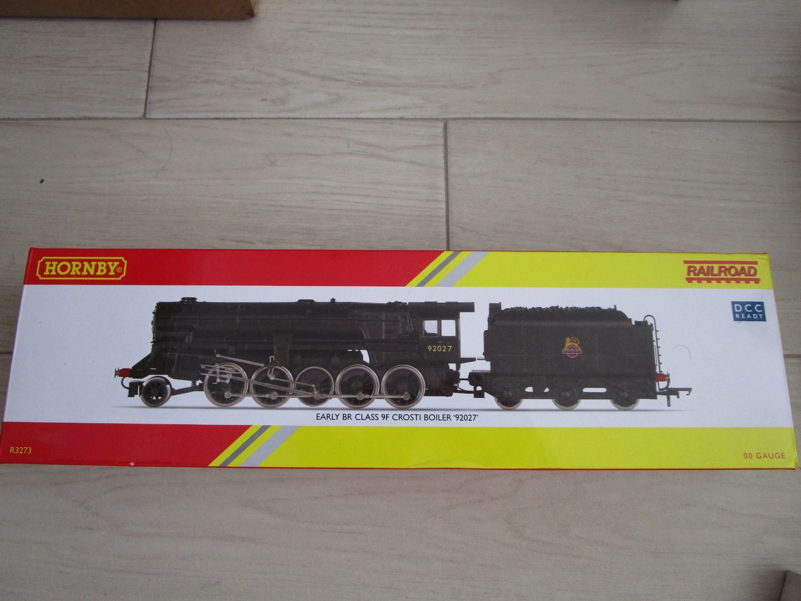 Hornby OO R3356 BR Black Early Logo Class 9F Crosti Boiler No. 92027 NIB