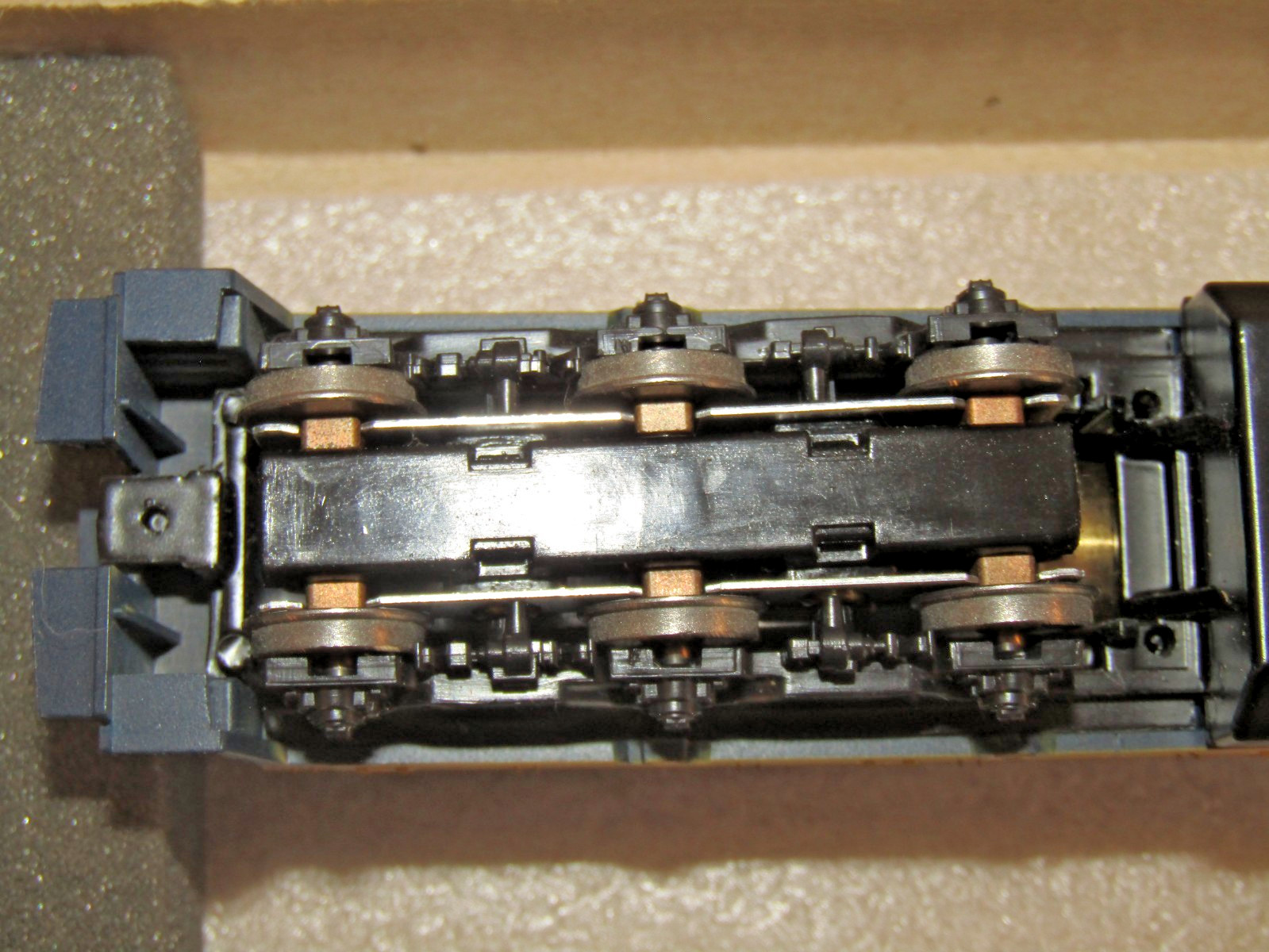 Athearn HO 3501 Santa Fe U33-C Powered Locomotive 8517