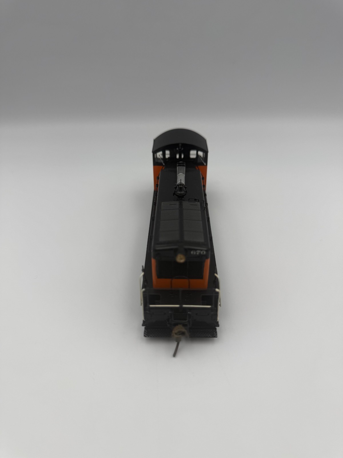 HO Overland Brass OMI-6193 Milwaukee Road NW-2. Custom Finished as #670. IOB.