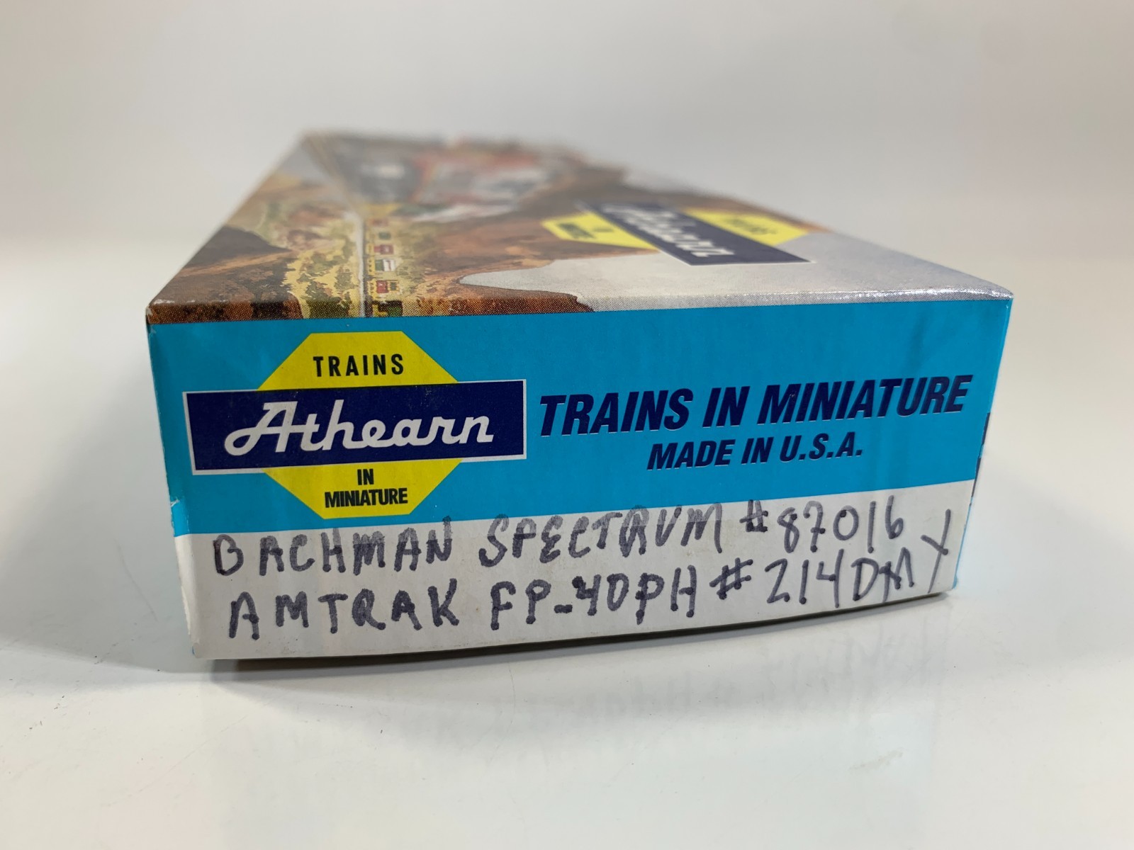 Bachmann Spectrum HO 87016 EMD F40 PH Amtrak Phase 3 Dummy #214 (Weathered)