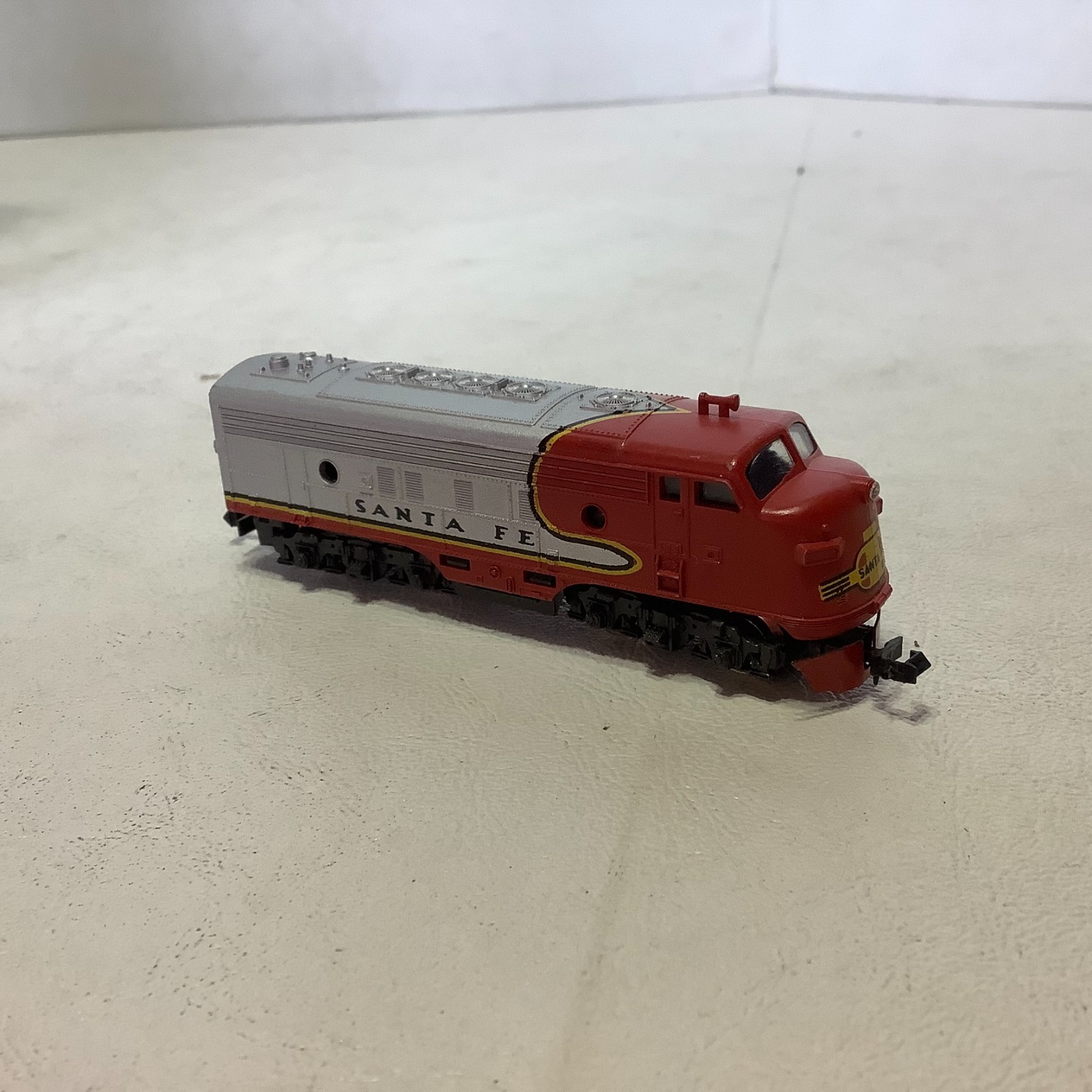 Bachman Santa Fe Diesel Engine Locomotive AS-IS PARTS REPAIR