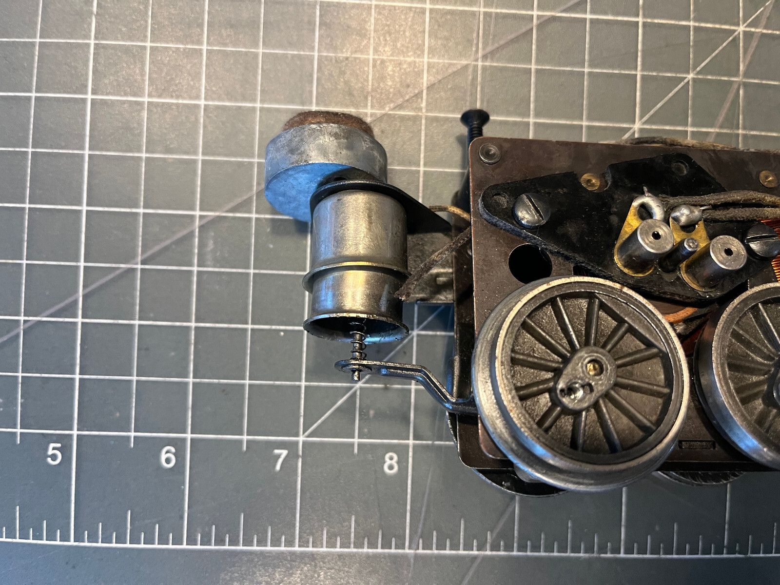 Lionel Train Locomotive 2026 SIX WHEEL MOTOR ASSEMBLY SMOKE UNIT RUNS PART LOT E
