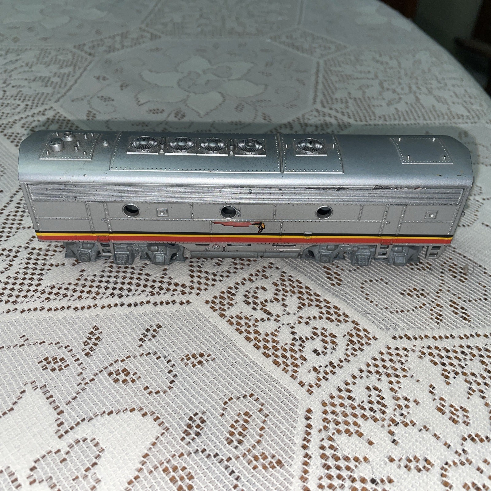 Vintage Bachman HO Santa Fe Lighted Locomotive Red Silver Black #307 With Car