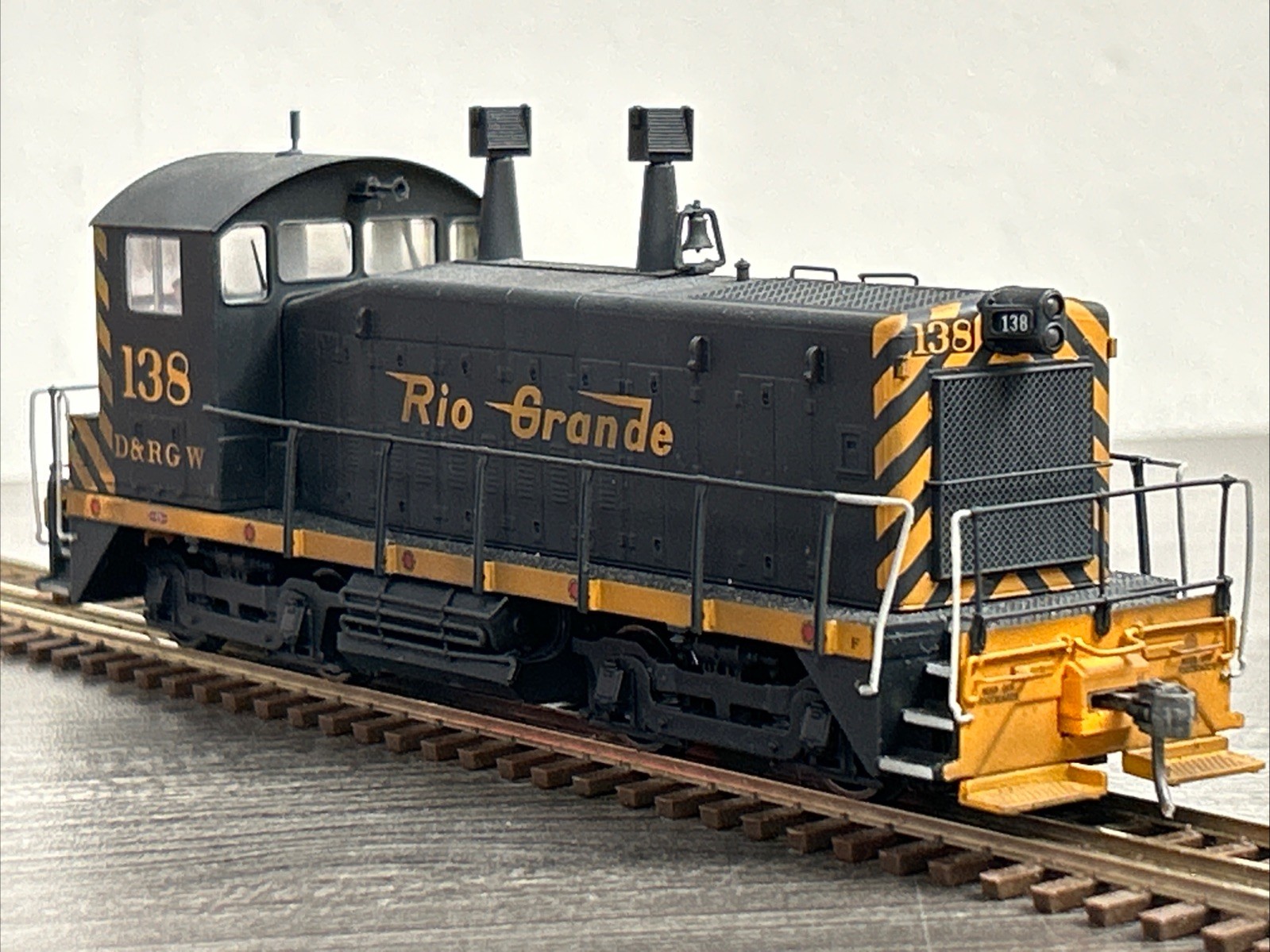 Walthers Proto HO #920-41437 EMD SW1200 Locomotive D&RGW #138 *Custom Weathered