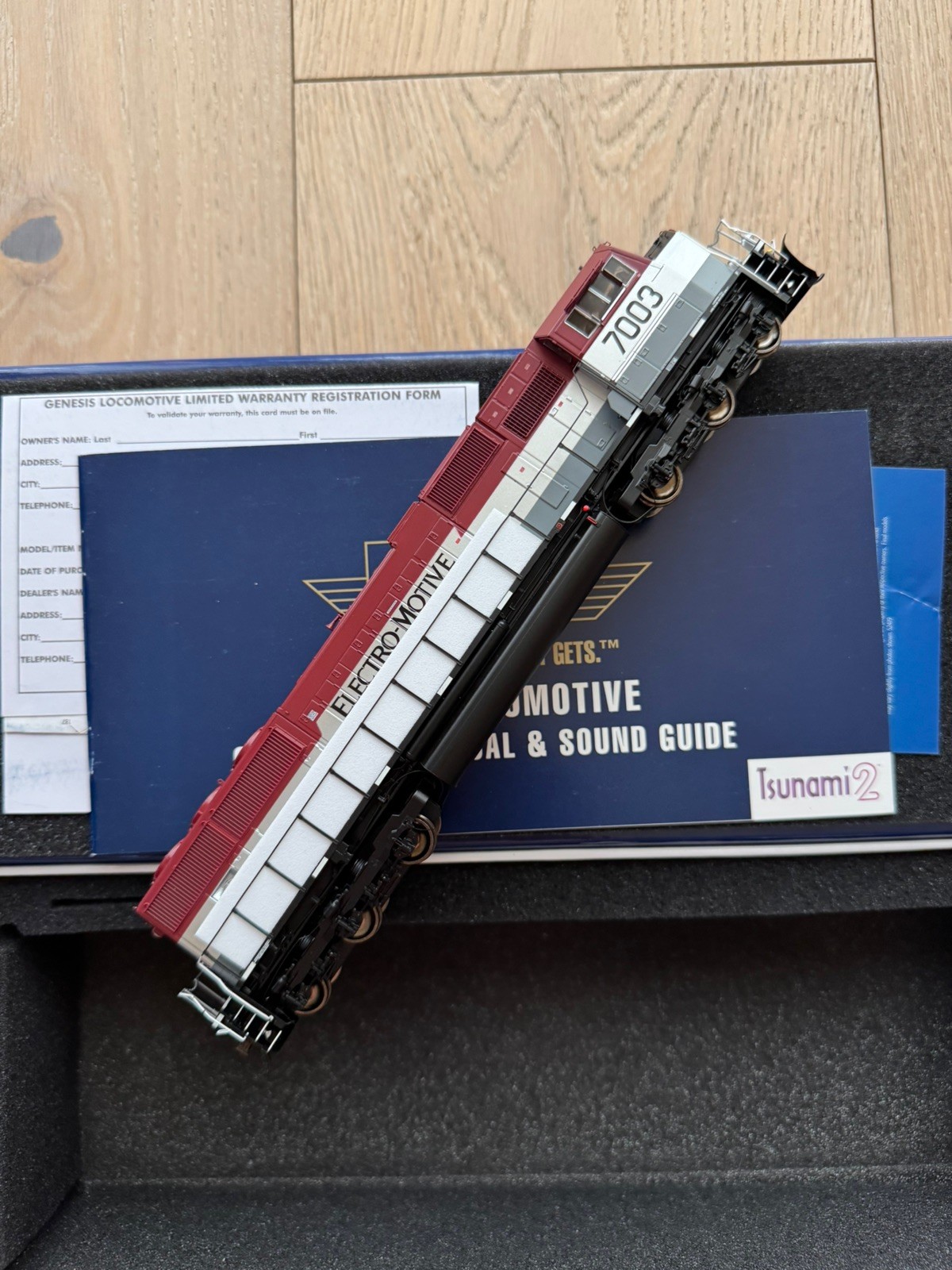 Athearn Genesis 70655 HO SD70M w/DCC & Tsunami2Snd EMD Leasing #7003
