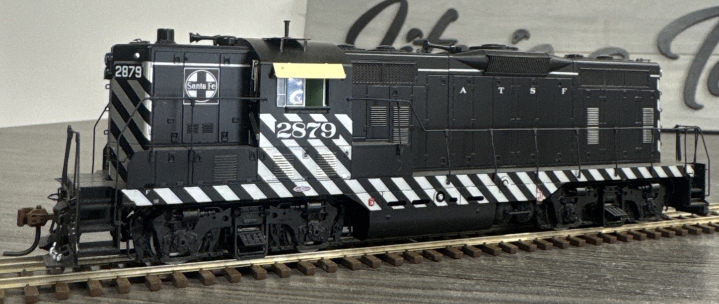 Athearn Genesis HO #G62633 Santa Fe GP7 #2879 w/DCC & Tsunami Sound – USED!