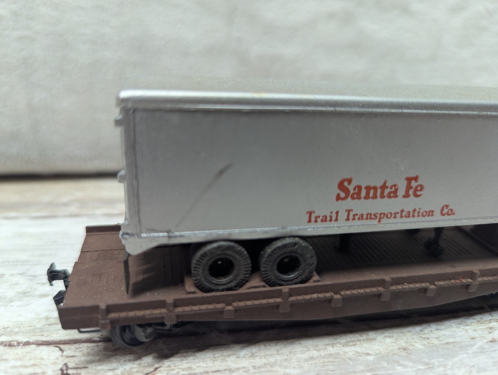 Urlich : HO 1:87: Piggy back: Santa Fe trailer on flat car